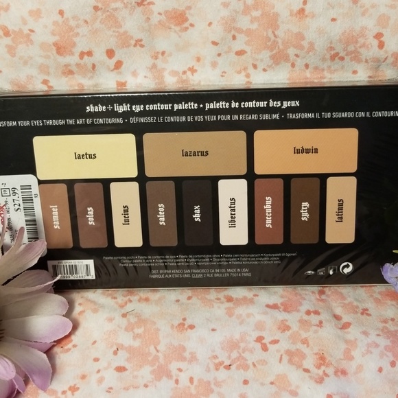 NIB Kat Von D Shade + Light
Eye Contour Palette - Picture 4 of 4